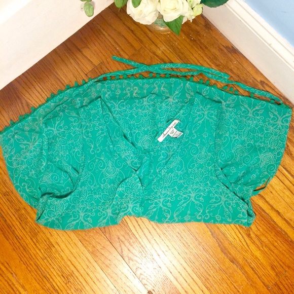 Fun @ Breezy Boho Top w Ties @ Pompom edging! 🎢💚 - Picture 5 of 8